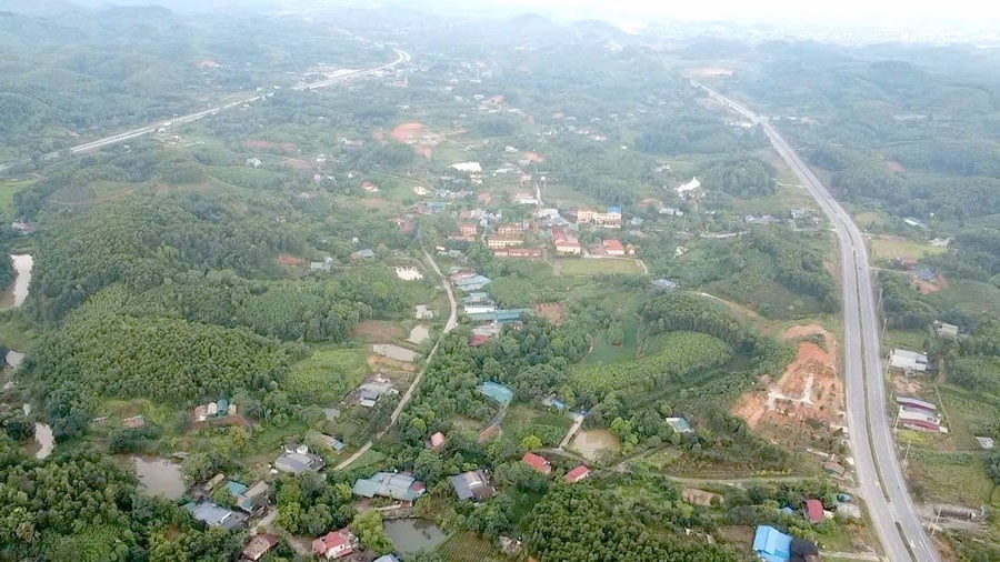 Dự án đường sắt Lào Cai - Hà Nội - Hải Phòng đã tổ chức triển khai giải phóng mặt bằng đồng loạt tại 20 địa phương có tuyến đi qua. (Ảnh: Lao động)