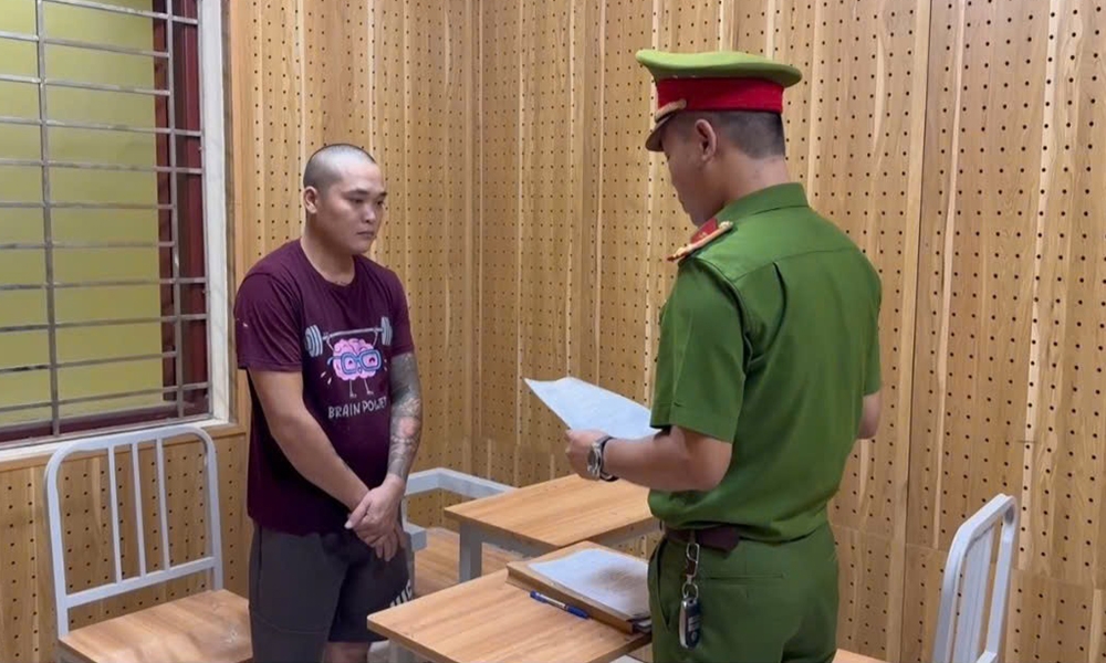 Công an tỉnh Bắc Ninh đọc quyết định khởi tố bị can, lệnh tạm giam đối với Triệu Xuân Tiến