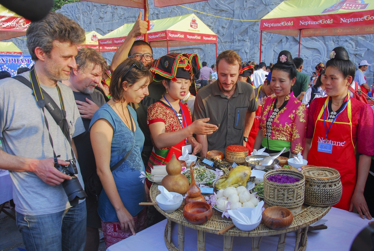 Festival còn có hàng loạt hoạt động trải nghiệm, như: liên hoan ẩm thực Tây Bắc, triển lãm ảnh “Sắc màu Tây Bắc”...