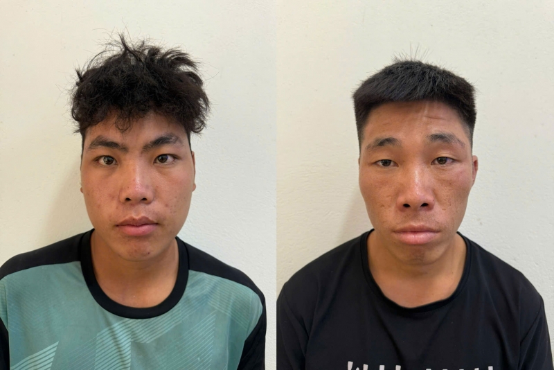 Giàng A Quyết (trái) và Giàng A Yên tại cơ quan công an