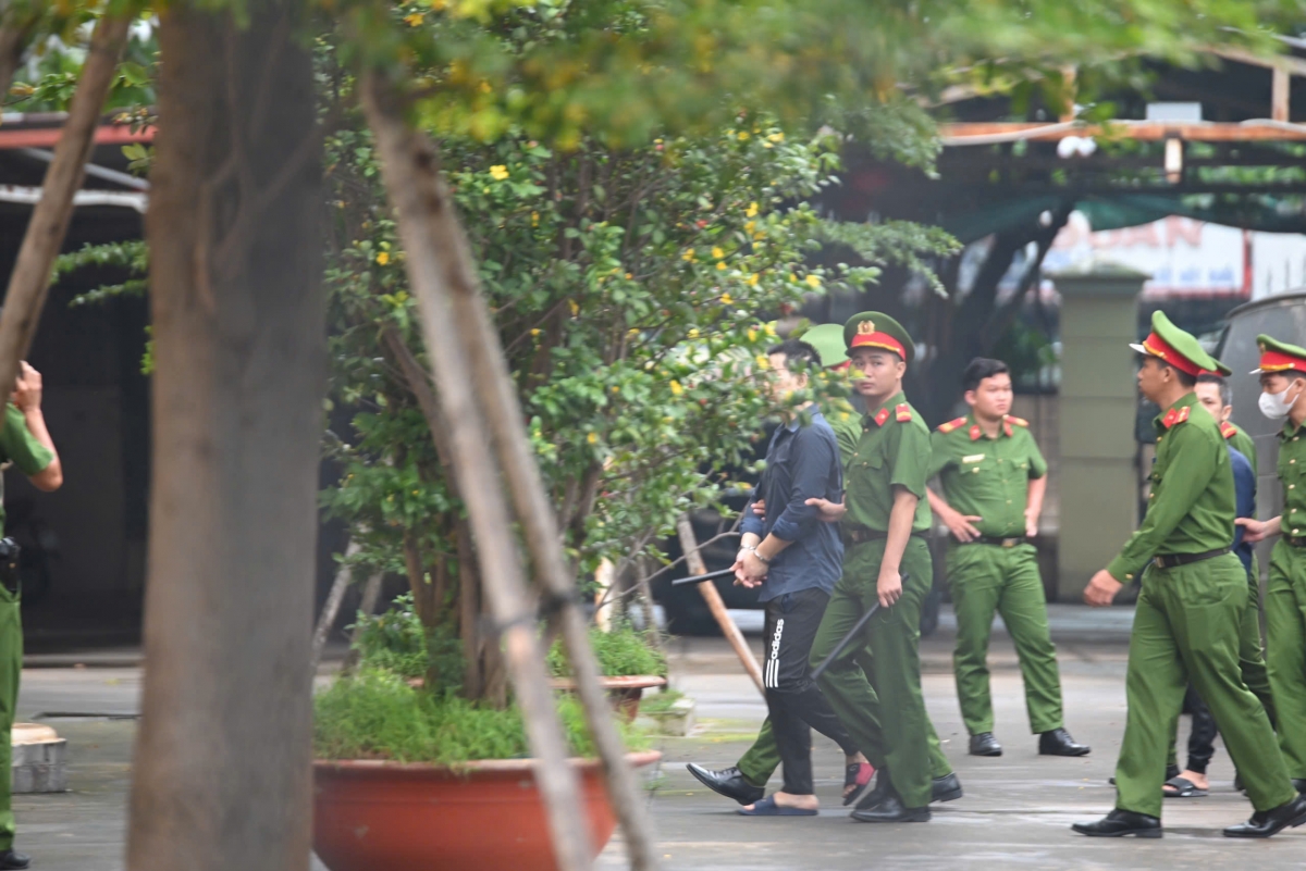 An ninh phiên tòa được siết chặt. (Ảnh: T.H)