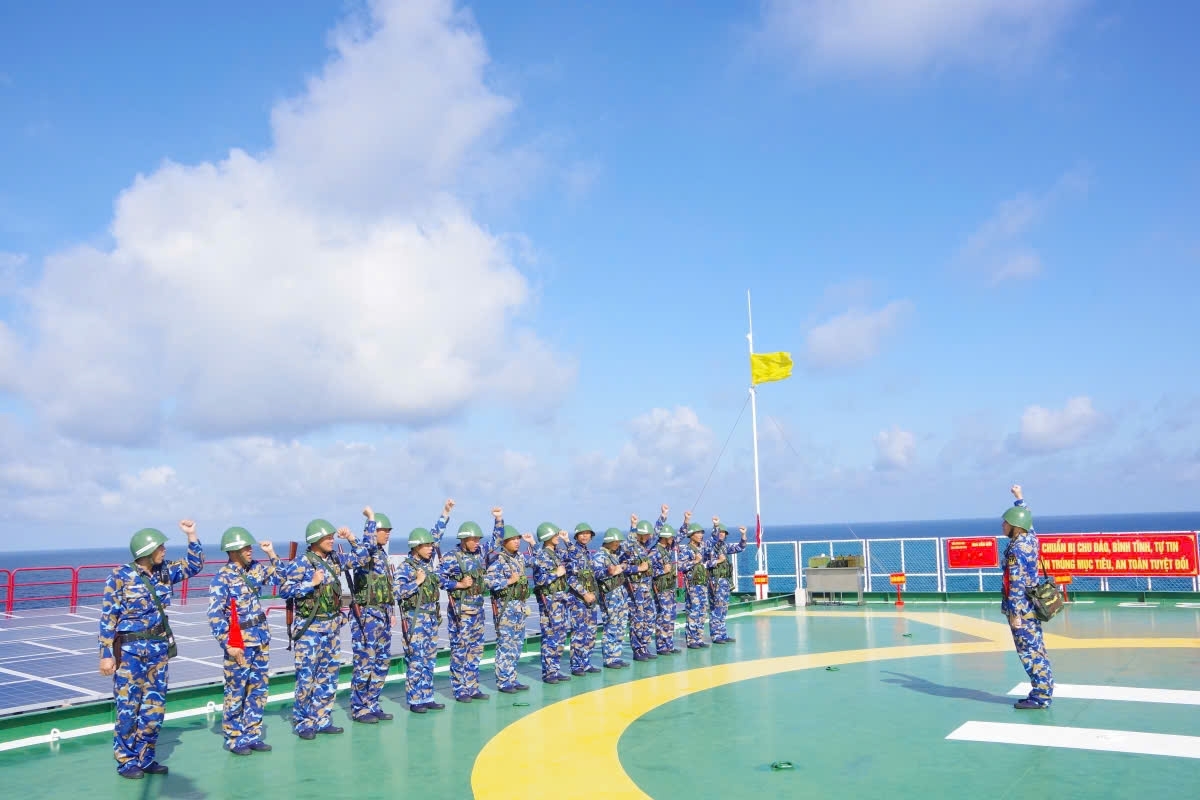 Cán bộ chiến sĩ Nhà giàn DK1 sẵn sàng huấn luyện chiến đấu