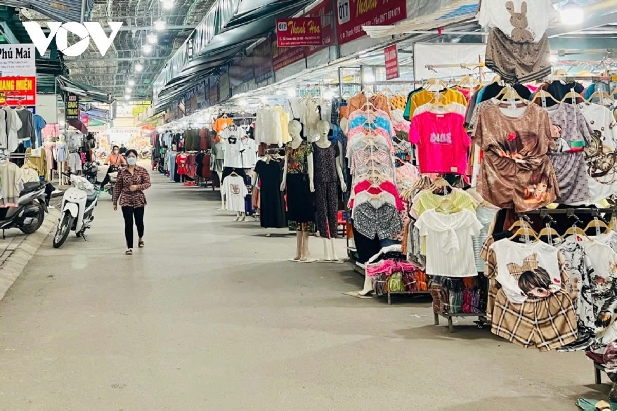 Để thuận lợi hoạt động kinh doanh trong thời gian tới, hộ kinh doanh nên tìm hiểu trước các quy định, làm quen với phần mềm, sổ sách và cách lập hóa đơn điện tử.
