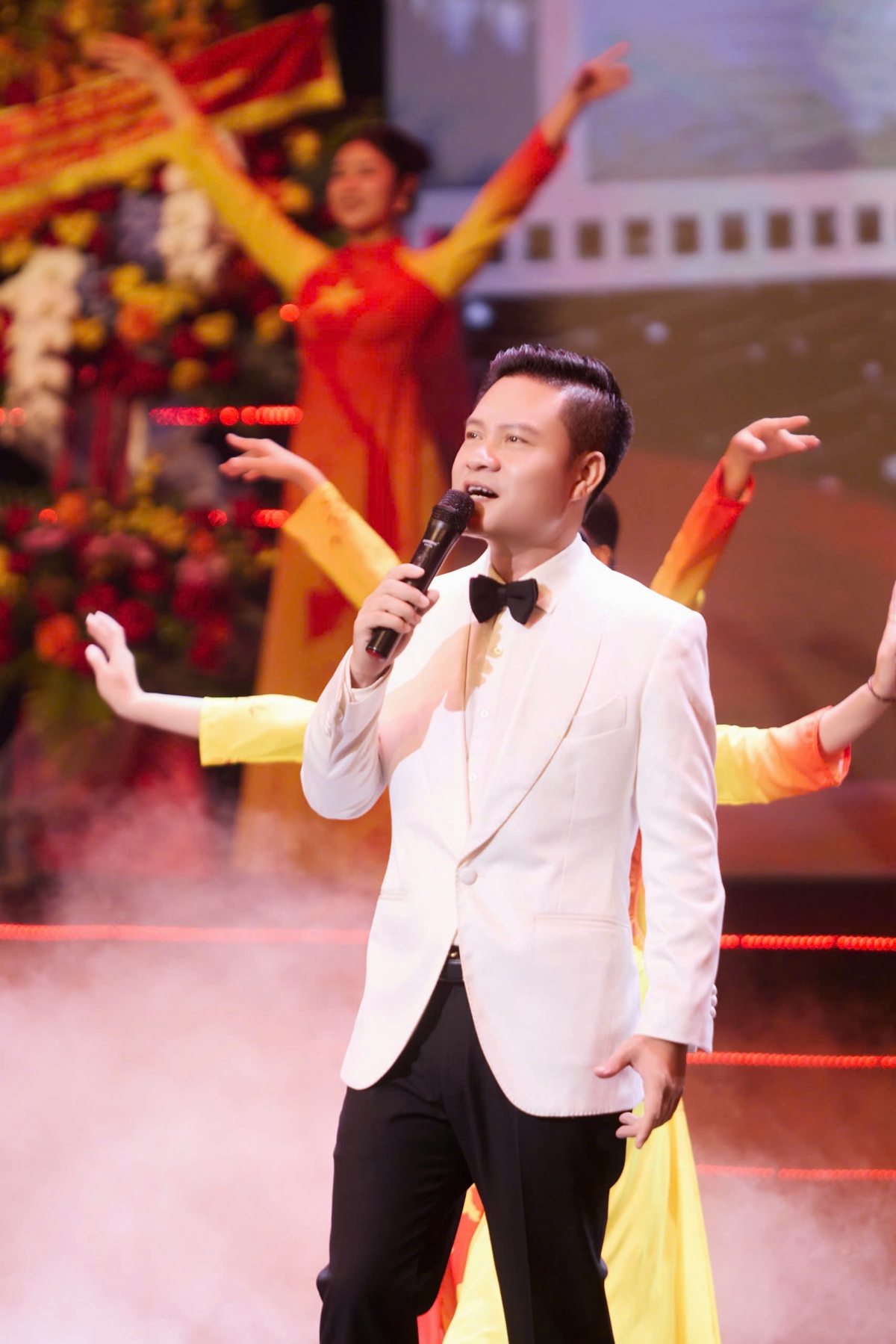 Từ năm 2007, tiếng hát của Hoàng Tùng đã cùng làn sóng Đài TNVN đến khắp mọi miền Tổ quốc.