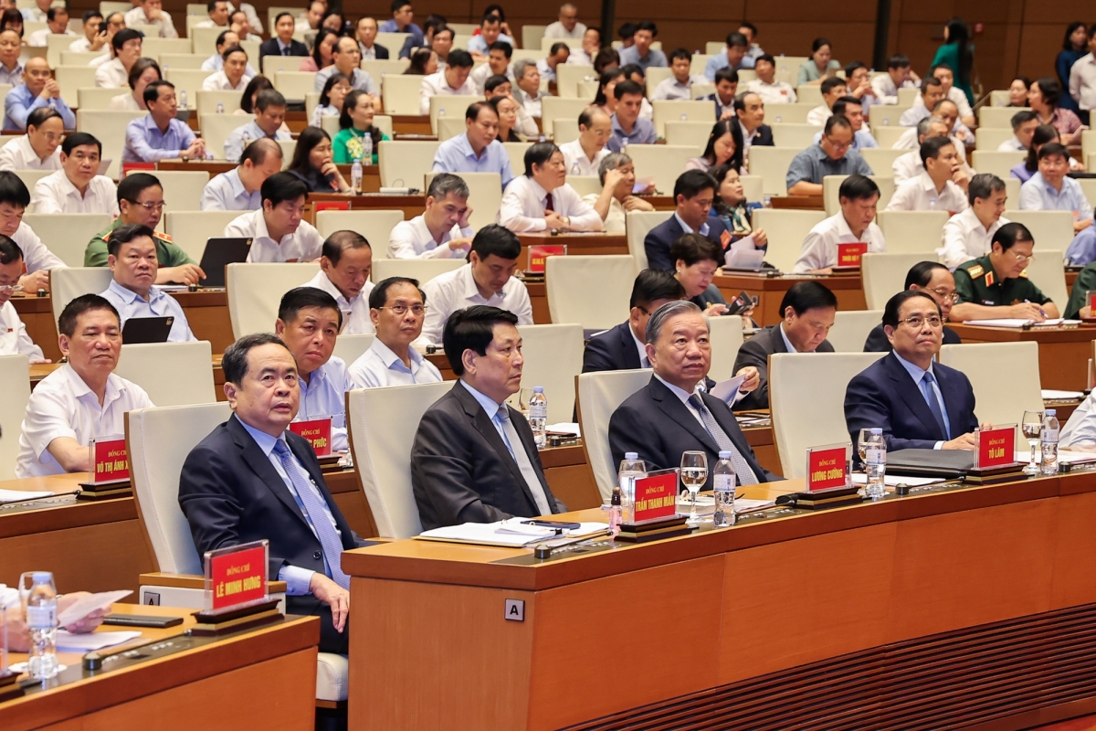 Tổng Bí thư Tô Lâm, Chủ tịch nước Lương Cường, Thủ tướng Chính phủ Phạm Minh Chính, Chủ tịch Quốc hội Trần Thanh Mẫn cùng các đại biểu dự Hội nghị tại điểm cầu chính ở Nhà Quốc hội. Ảnh: VGP/Nhật Bắc