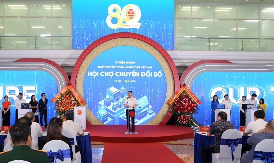 Ông Mai Sơn, Phó Cục trưởng Cục Thuế phát biểu khai mạc Hội chợ chuyển đổi số.