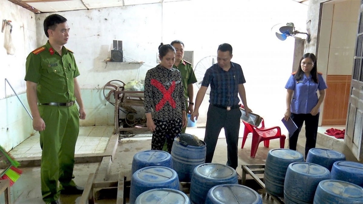 Cơ quan chức năng kiểm tra cơ sở sản xuất giá đỗ của Trần Thị Hạnh