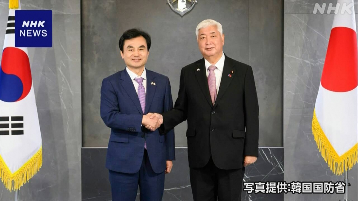 Ông Gen Nakatani là Bộ trưởng Quốc phòng Nhật Bản đầu tiên sau 10 năm tới thăm Hàn Quốc. Ảnh: NHK