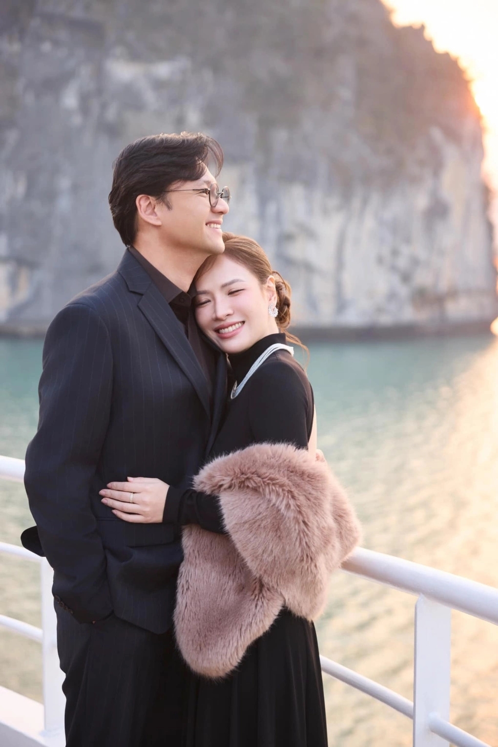 Sao Việt 7/9: Đạo diễn Khải Anh thông báo đã nghỉ việc tại VFC (Trung tâm Phim truyền hình Việt Nam) cách đây bốn tháng, sau 25 năm gắn bó và ghi dấu ấn qua nhiều bộ phim.