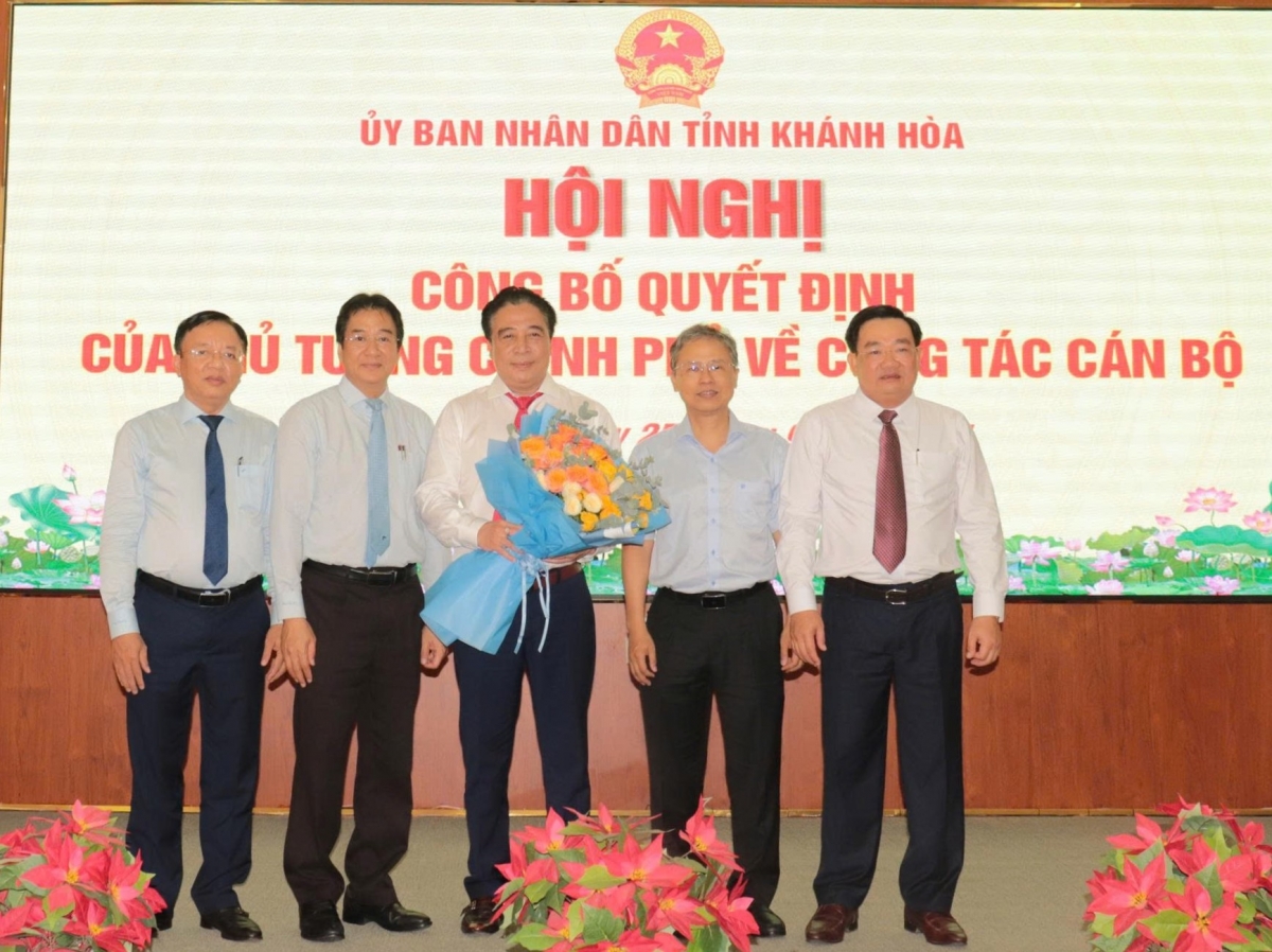 Tập thể Thường trực UBND tỉnh Khánh Hòa