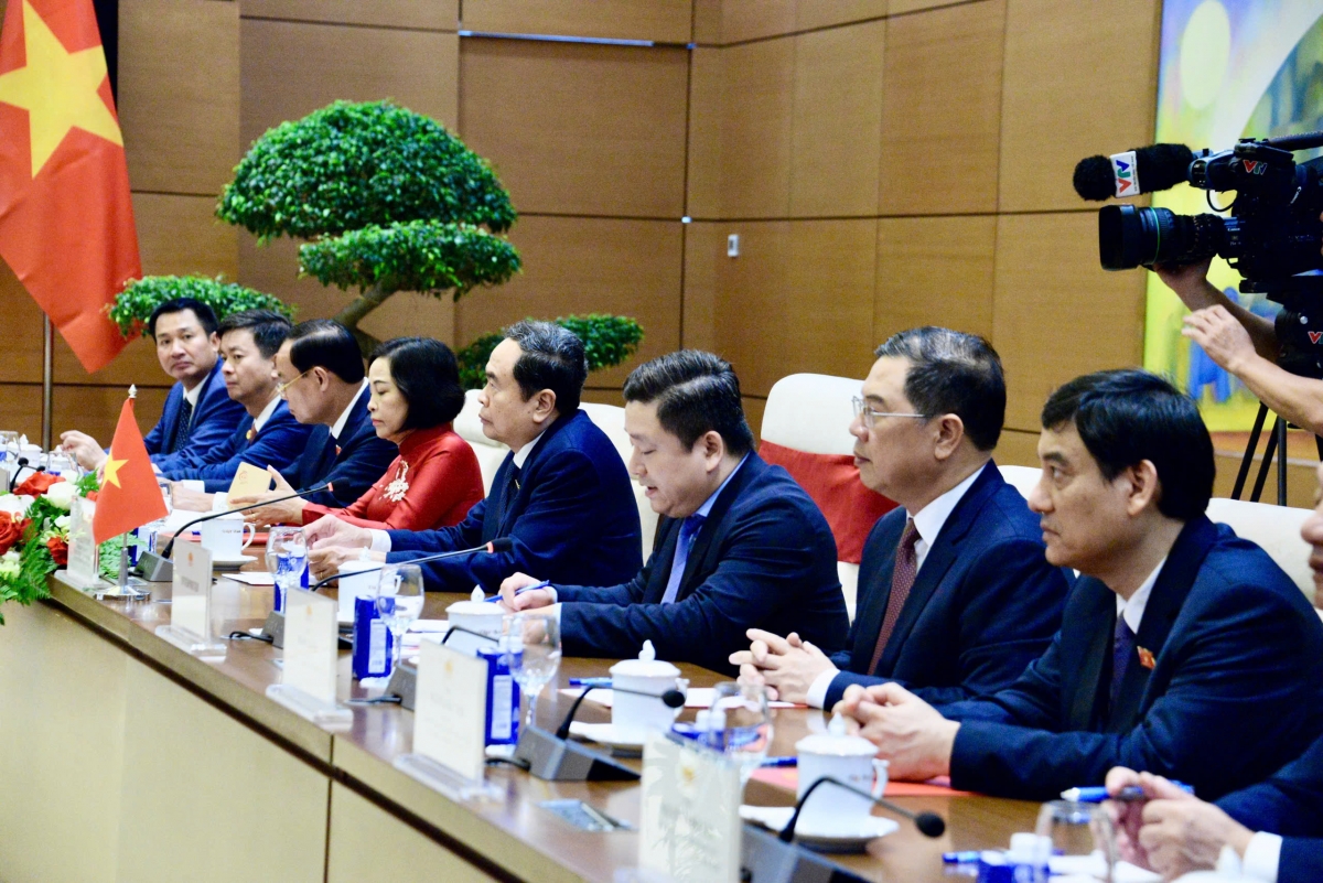 Các đại biểu tại buổi hội kiến.