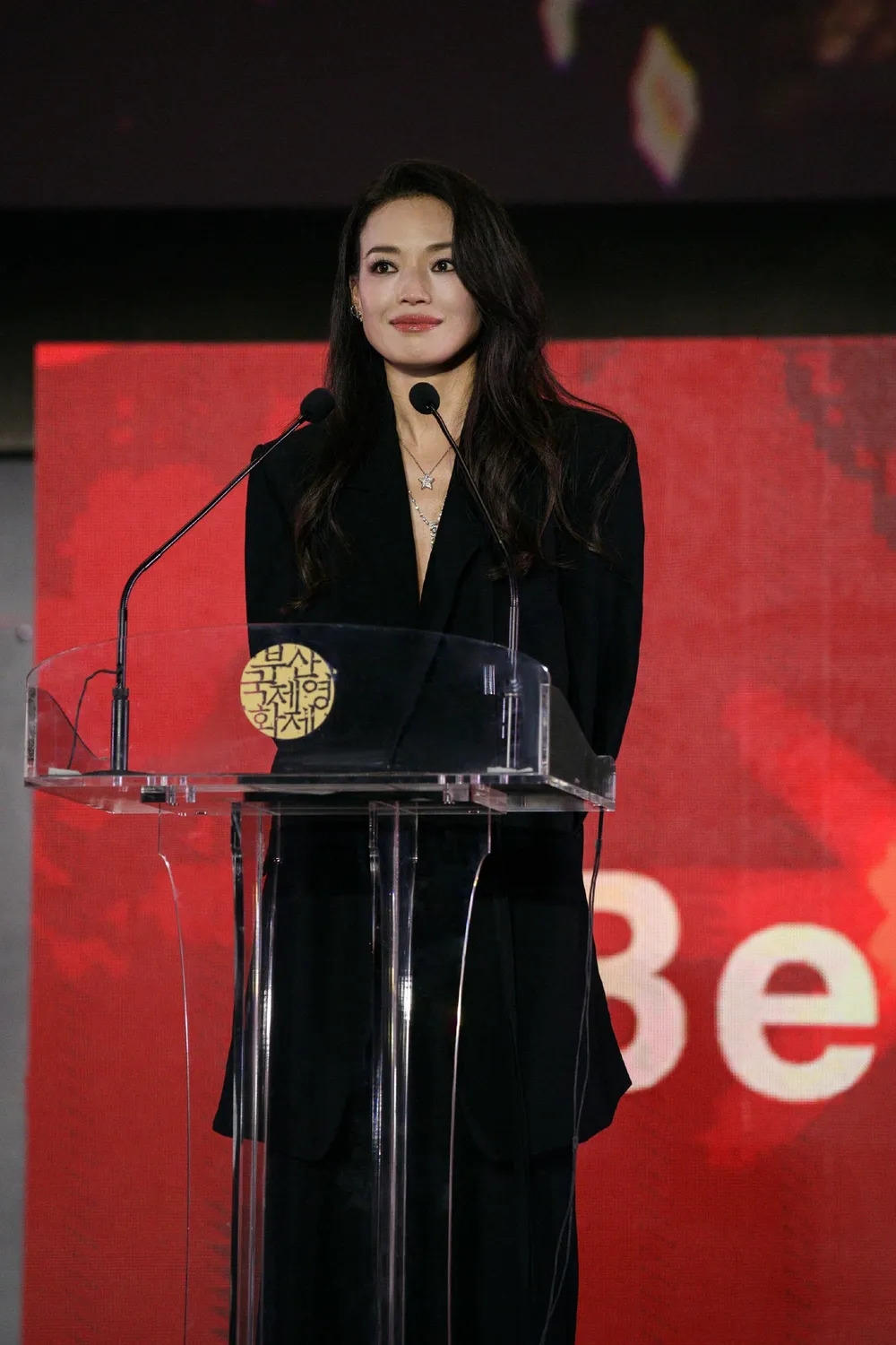 Thư Kỳ giành giải Đạo diễn xuất sắc nhất với tác phẩm đầu tay “Girl”