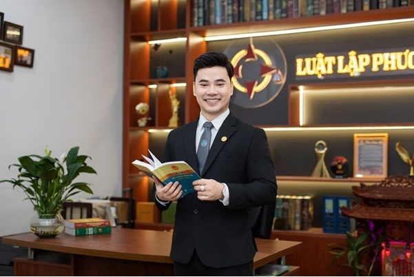 Luật sư Đỗ Văn Luận tại văn phòng Công ty Luật TNHH Lập Phương (Quận 10, TP.HCM) nơi anh hiện là giám đốc điều hành