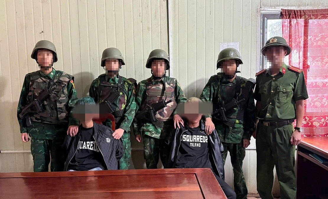 Lực lượng chức năng bắt giữ các đối tượng