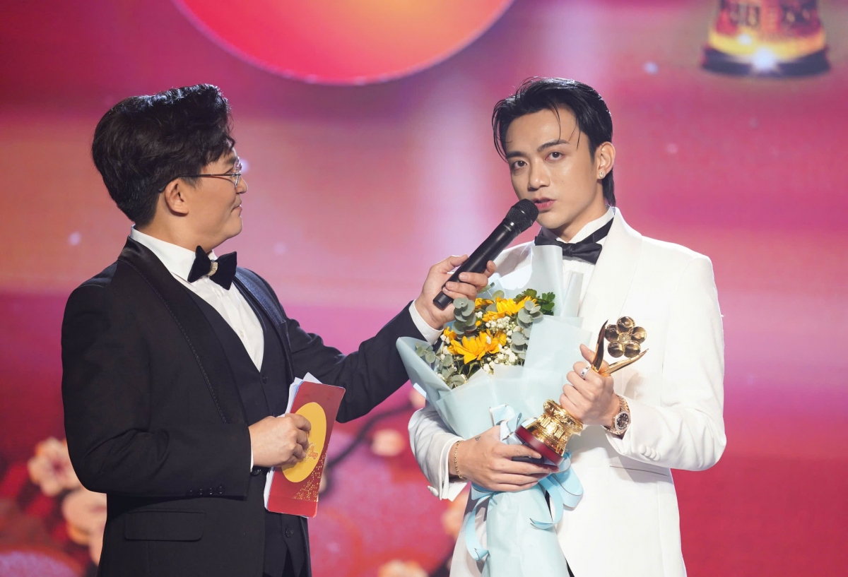 Nghệ sĩ Soobin Hoàng Sơn đạt giải Mai Vàng năm 2024. (Ảnh: T.V)