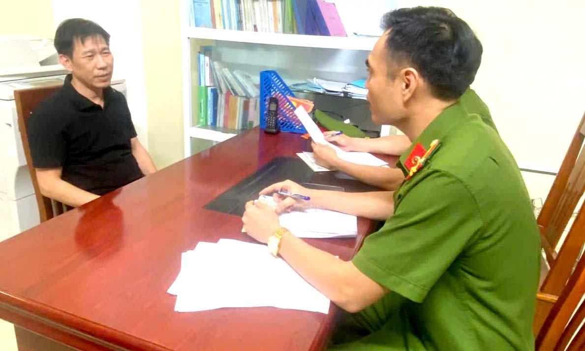 Đối tượng Nguyễn Văn Mai, tức "Mạnh gỗ" tại Cơ quan Cảnh sát điều tra. (Ảnh: CA Thanh Hóa)