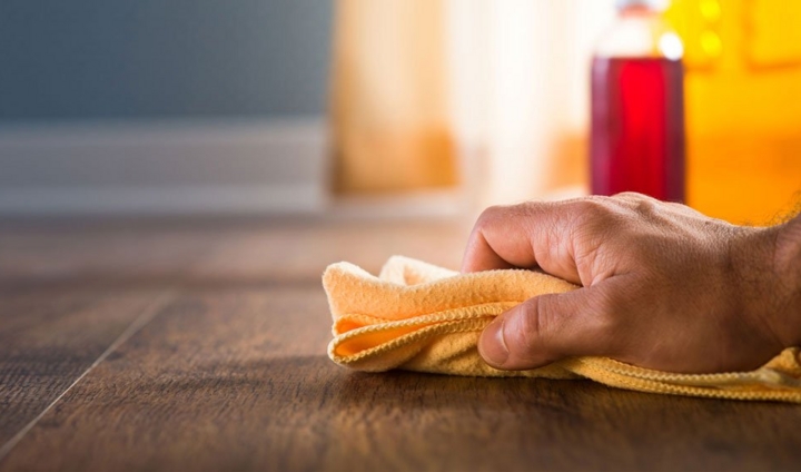 Các thói quen bảo dưỡng hàng ngày sẽ giữ cho sàn gỗ luôn sáng bóng, sạch sẽ và bền đẹp theo thời gian.