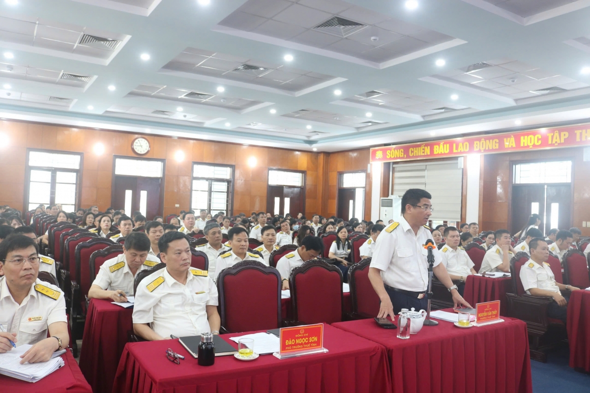 Trưởng Thuế tỉnh Thanh Hóa Nguyễn Văn Thủy điều hành phiên thảo luận hội nghị