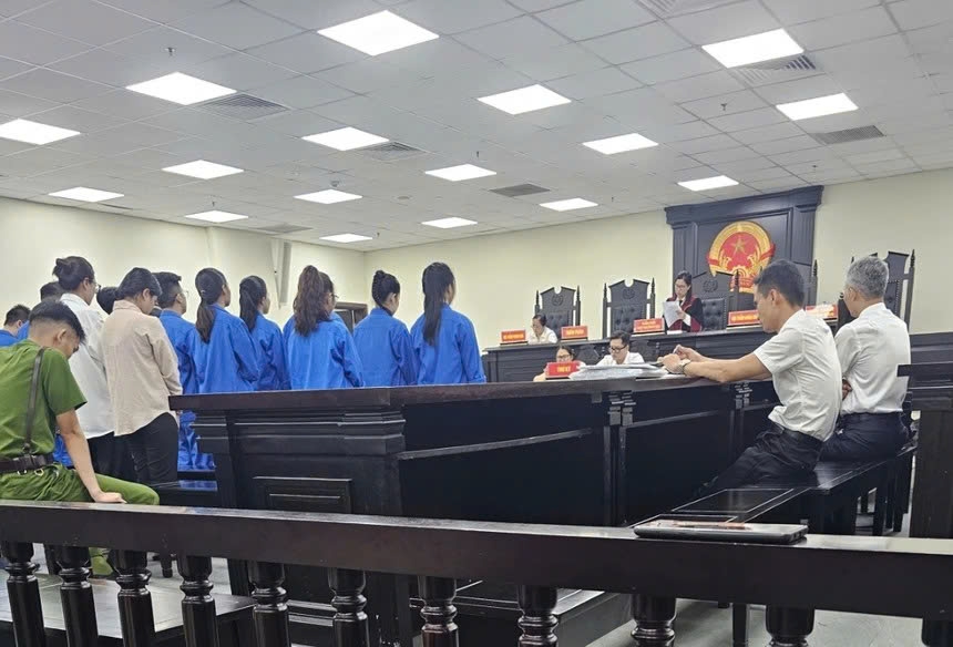 Các bị cáo tại phiên tòa (Ảnh: Trịnh Tuyến)