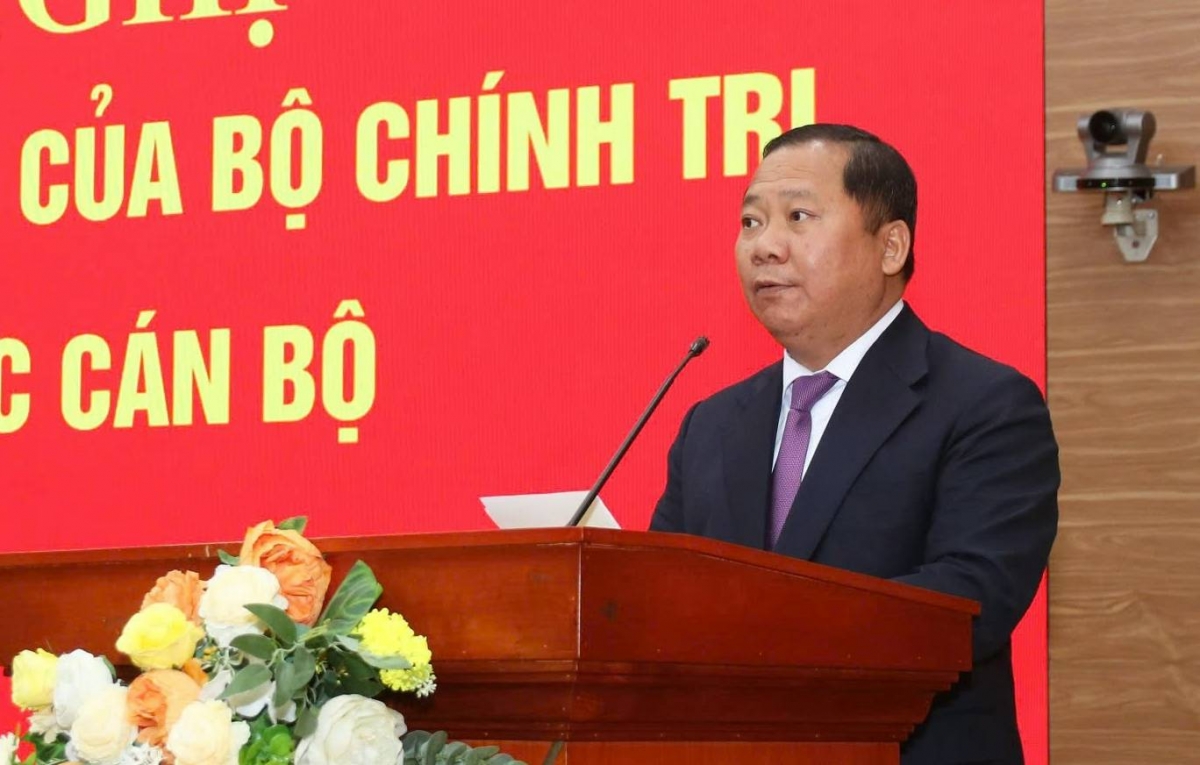 Ông Nguyễn Phi Long phát biểu nhận nhiệm vụ.