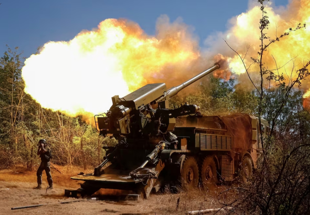 Ukraine nã pháo phản công về phía Nga. Ảnh: Reuters