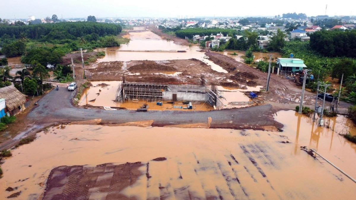 Nhiều điểm tại khu vực dự án cao tốc Biên Hoà - Vũng Tàu bị ngập úng