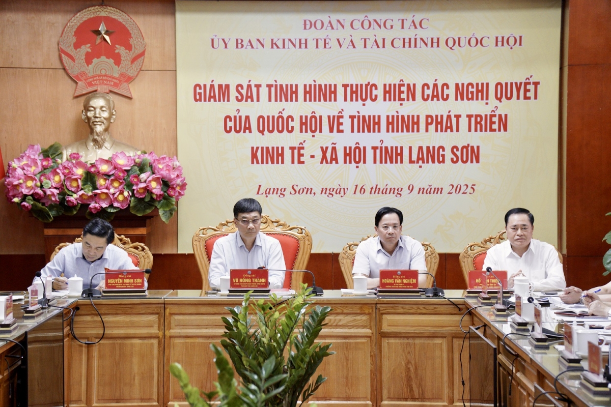 Ủy viên Trung ương Đảng, Phó Chủ tịch Quốc hội Vũ Hồng Thanh cùng đoàn công tác của Ủy ban Kinh tế và Tài chính của Quốc hội làm việc với UBND tỉnh Lạng Sơn