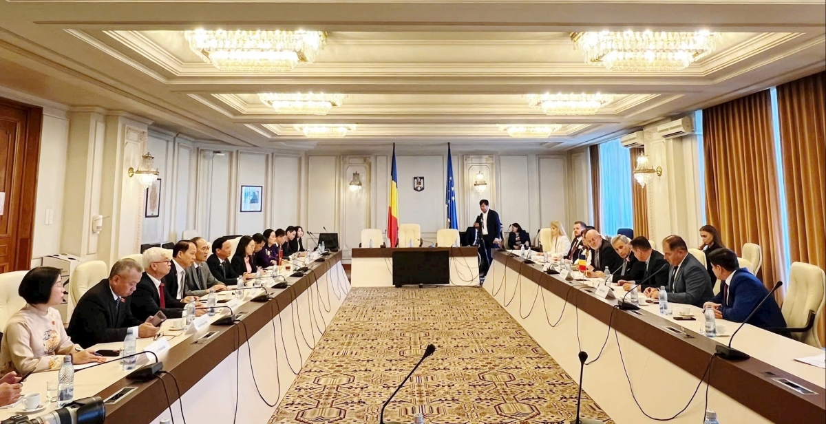 Phó Chủ tịch Quốc hội Nguyễn Khắc Định làm việc với Nhóm Nghị sĩ hữu nghị Romania - Việt Nam. (Ảnh: Báo Đại biểu Nhân dân)