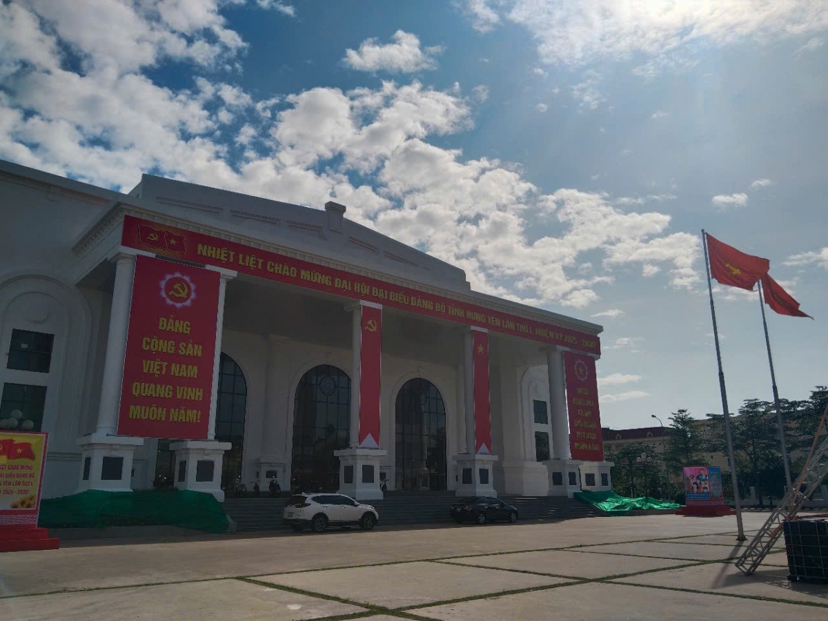 Nhà Văn hoá Lao động tỉnh Hưng Yên, nơi tổ chức Đại hội. Ảnh: PV