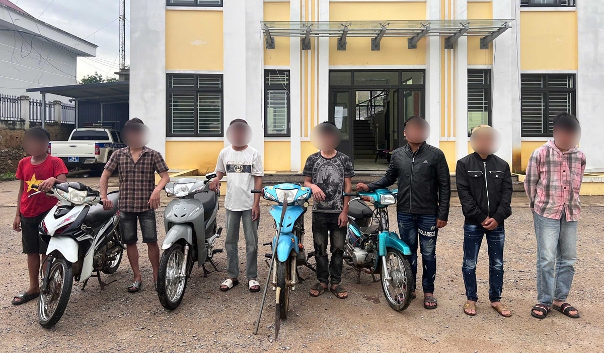 Nhóm đối tượng tại cơ quan Công an.