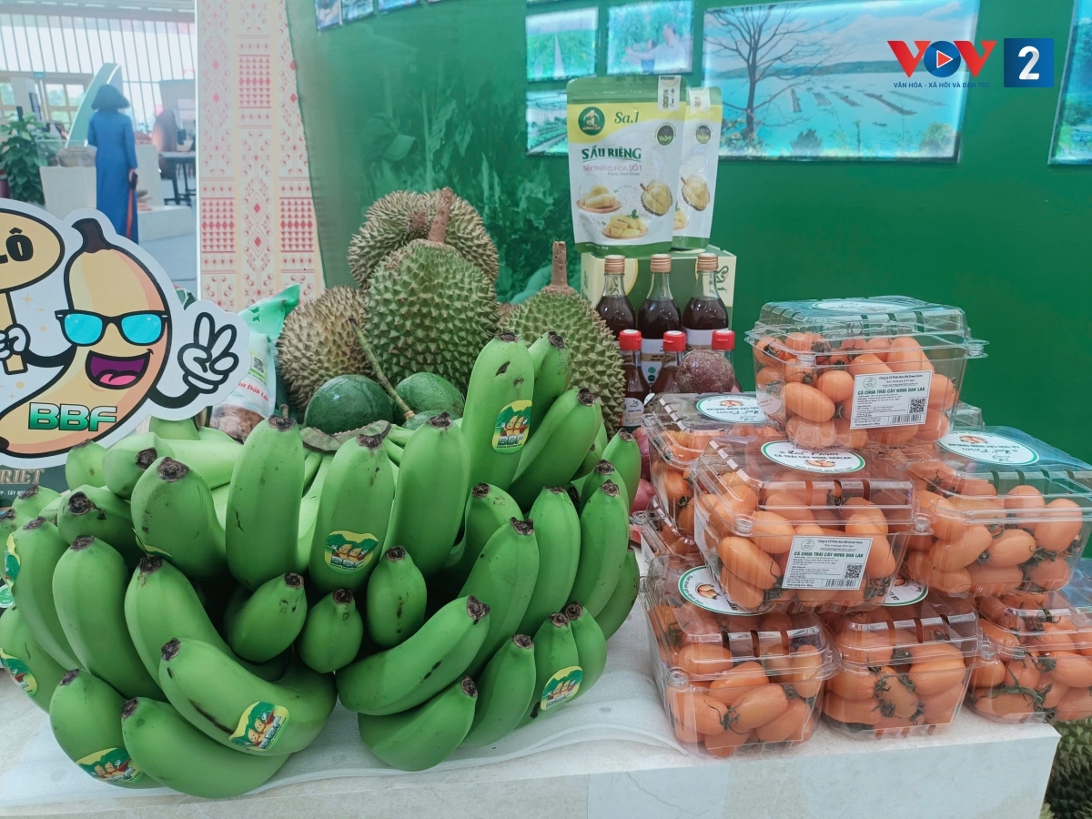 Nông sản Đắk Lắk luôn được người dân tham quan yêu thích (Ảnh: Thu Hòa)