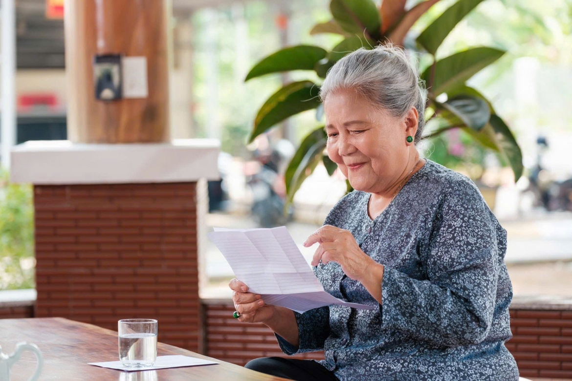 Nghệ sĩ Lê Thiện thỉnh thoảng vẫn tham gia đóng phim, MV khi có cơ hội và điều kiện sức khoẻ cho phép (ảnh: Nguyễn Phi Hùng)