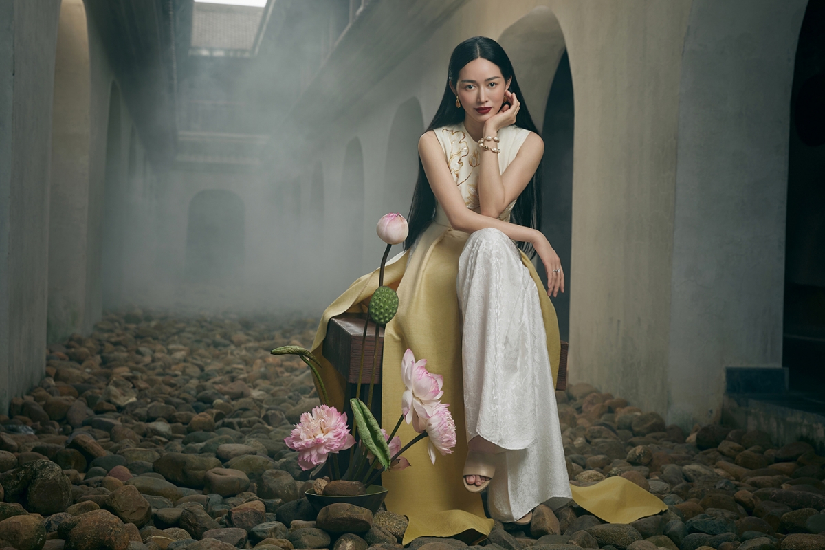 Diễn viên – nhà sản xuất Mai Thanh Hà hóa thân thành “nàng thơ Mộng Bạch Liên”, bước đi giữa sương khói Yên Tử.