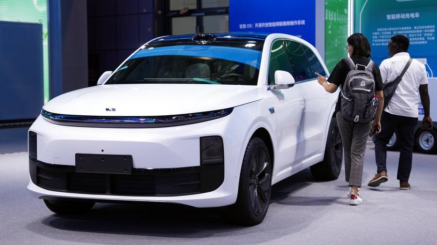 Xe điện tại Trung tâm triển lãm Trung Quan Thôn ở Bắc Kinh ngày 20/6/2025 - Ảnh: Tân Hoa xã