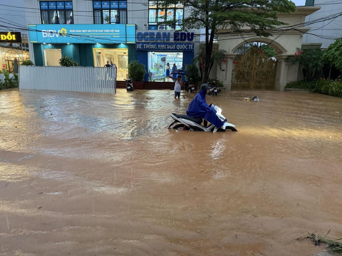 Mưa lũ gây ngập tại khu vực xã Cẩn Khê.