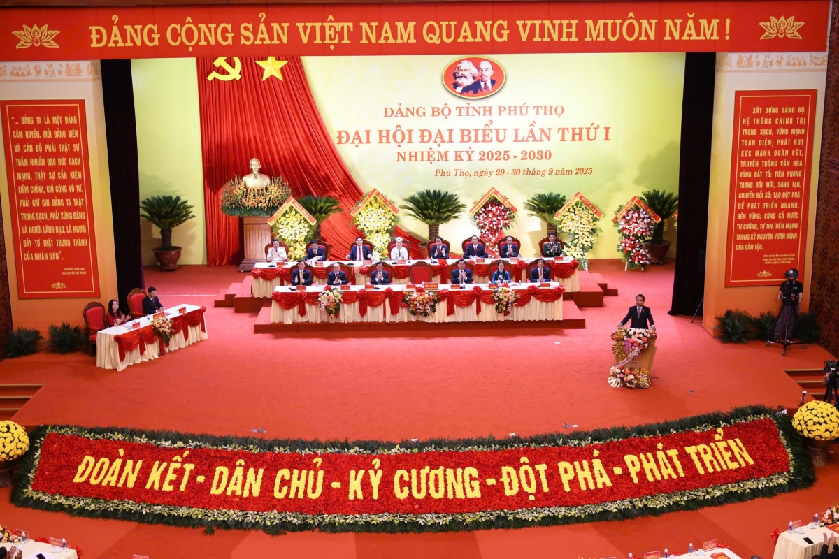 Sáng 30/9, tại Nhà Văn hóa nghệ thuật tỉnh, Đại hội đại biểu Đảng bộ tỉnh lần thứ I, nhiệm kỳ 2025 - 2030 đã khai mạc trọng thể.