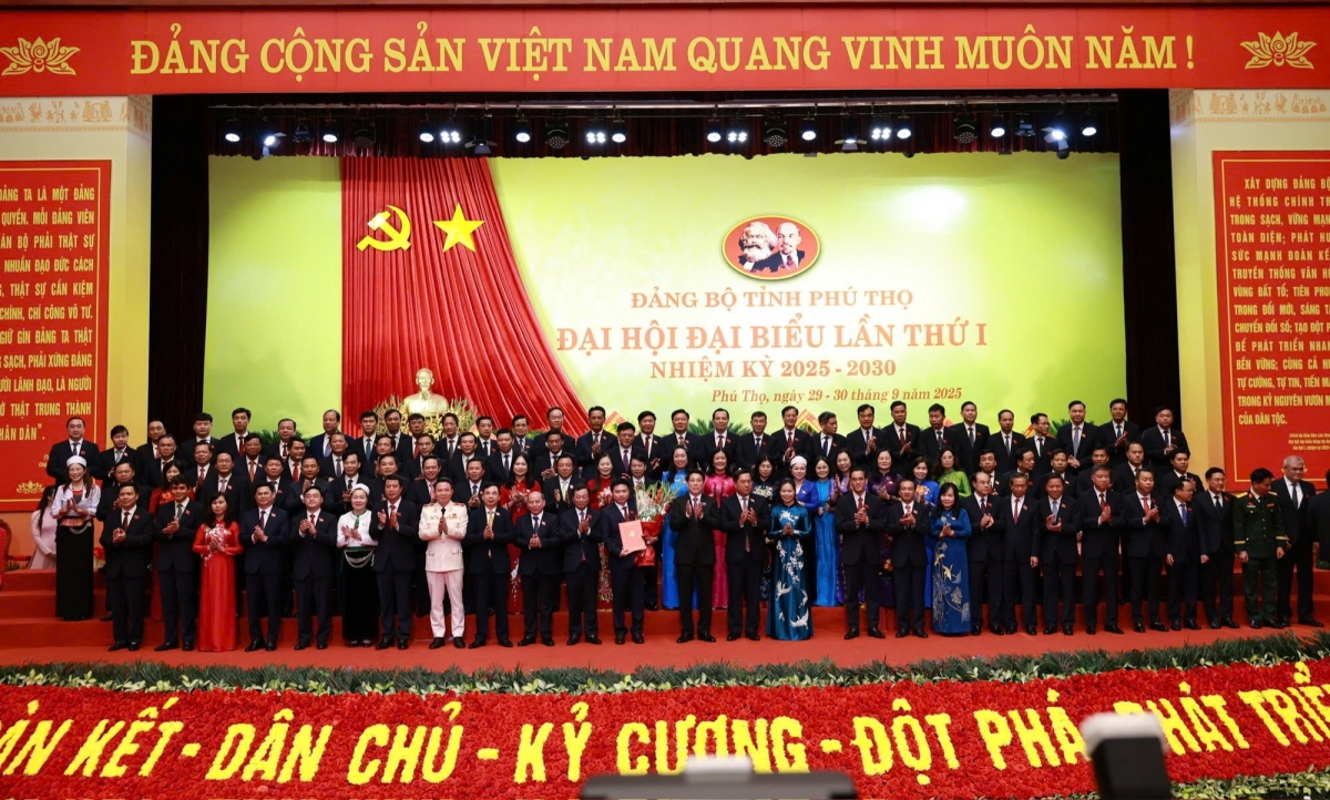 Đại hội ra mắt Ban Thường vụ và Ban chấp hành Đảng bộ tỉnh Phú Thọ.