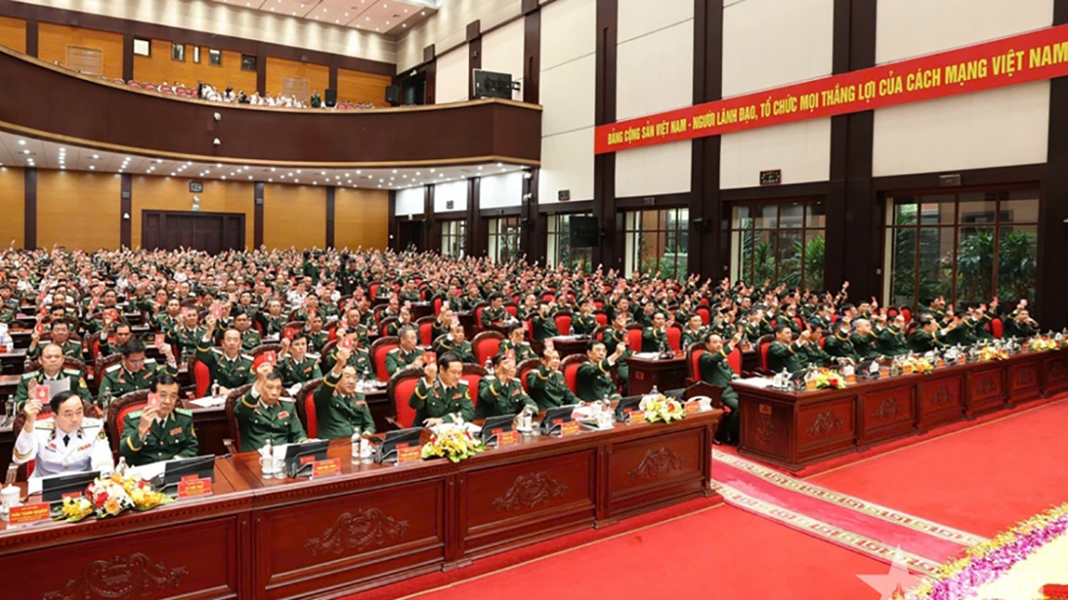 Các đại biểu biểu quyết tại đại hội