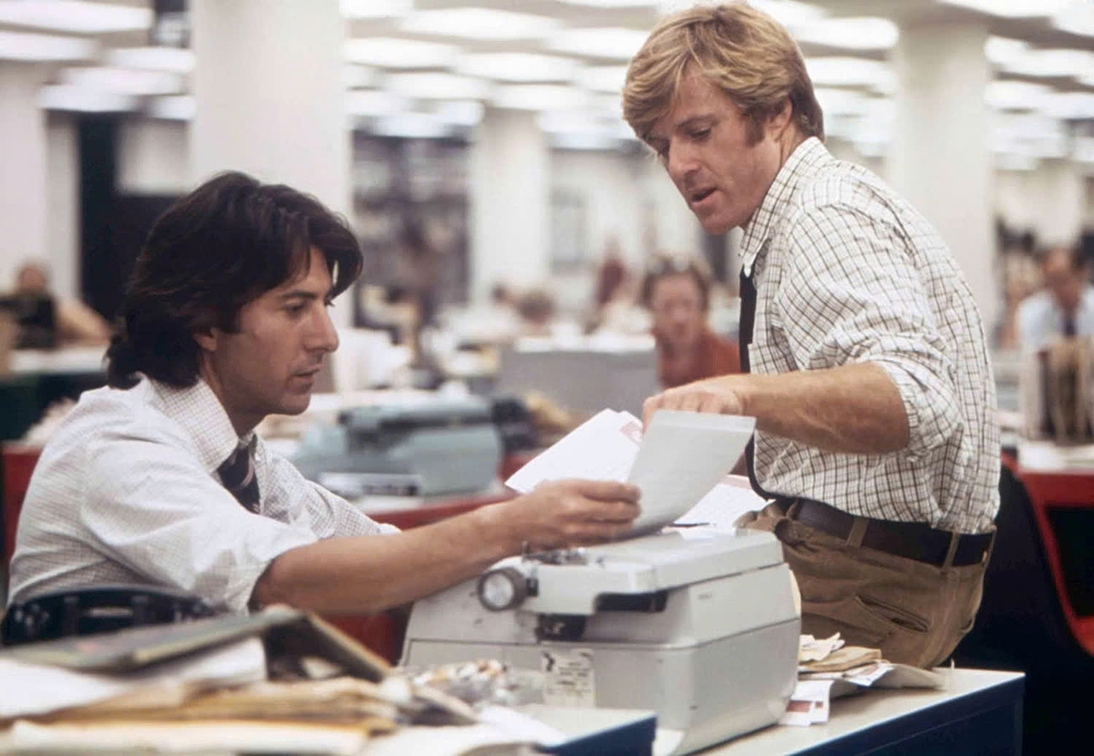 Dustin Hoffman (vai Carl Bernstein) và Robert Redford trong (vai Bob Woodward) trong phim “All the President’s Men” năm 1976. (Ảnh: Warner Bros.)