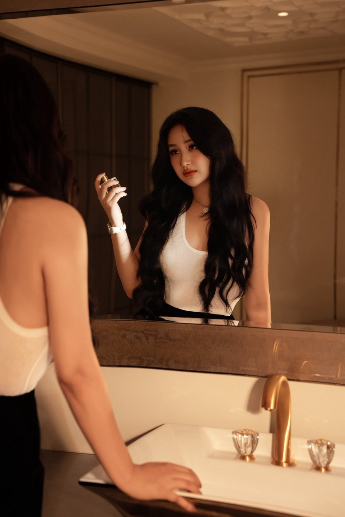 Hoa hậu Mai Phương Thúy đăng hình ảnh gợi cảm. Người đẹp nói lâu lâu "phải làm mới bản thân".