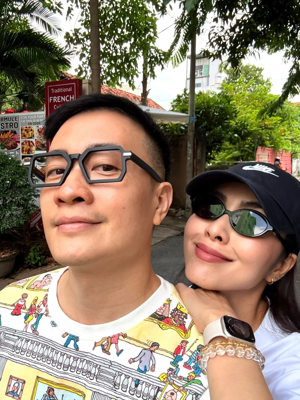 Lương Mạnh Hải hội ngộ Tăng Thanh Hà. Đôi bạn thân trò chuyện cả buổi không biết chán.