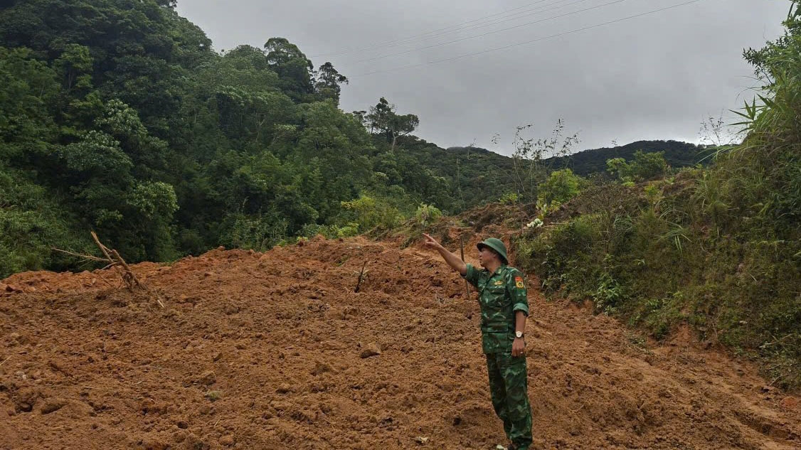 Nhiều tuyến giao thông miền núi bị sạt lở do mưa lớn