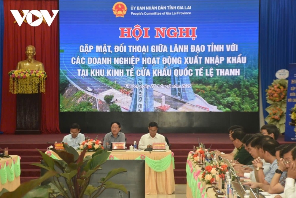 Ông Phạm Anh Tuấn cam kết đồng hành cùng doanh nghiệp, đồng thời mời gọi doanh nghiệp chung sức với tỉnh phát triển hoạt động thương mại tại Cửa khẩu Lệ Thanh. (ảnh: Nguyễn Thảo)