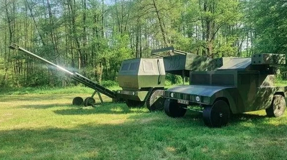 Lựu pháo M777 giả. Ảnh: BBC