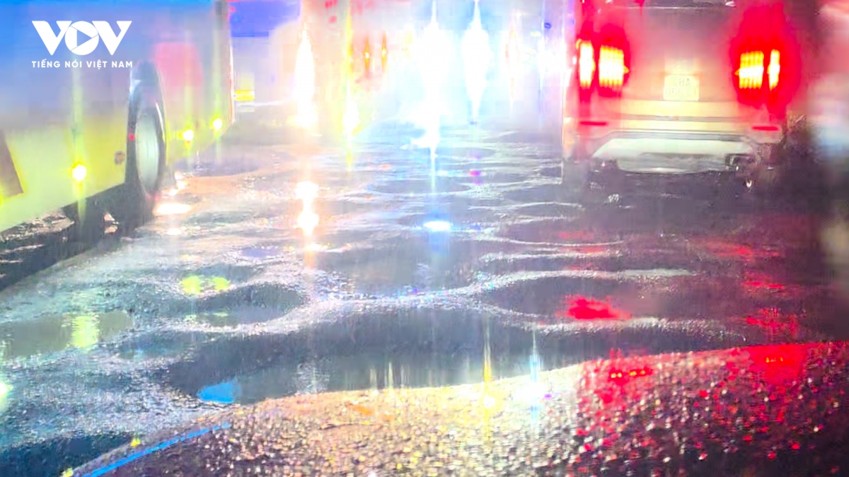 Hàng nghìn bẫy tử thần giữa đêm đen: Đoạn đường 7km trên Quốc lộ 14 hơn 6 tháng không được sửa chữa.