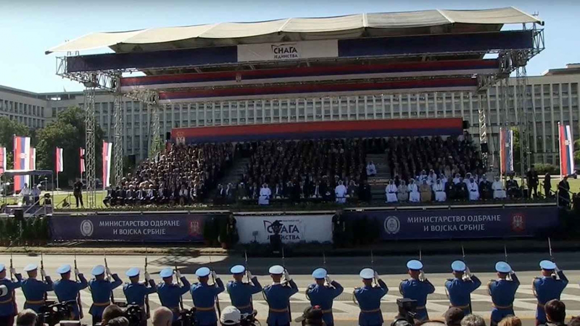 Serbia tổ chức duyệt binh lớn nhất trong lịch sử. (Ảnh: azat.tv)