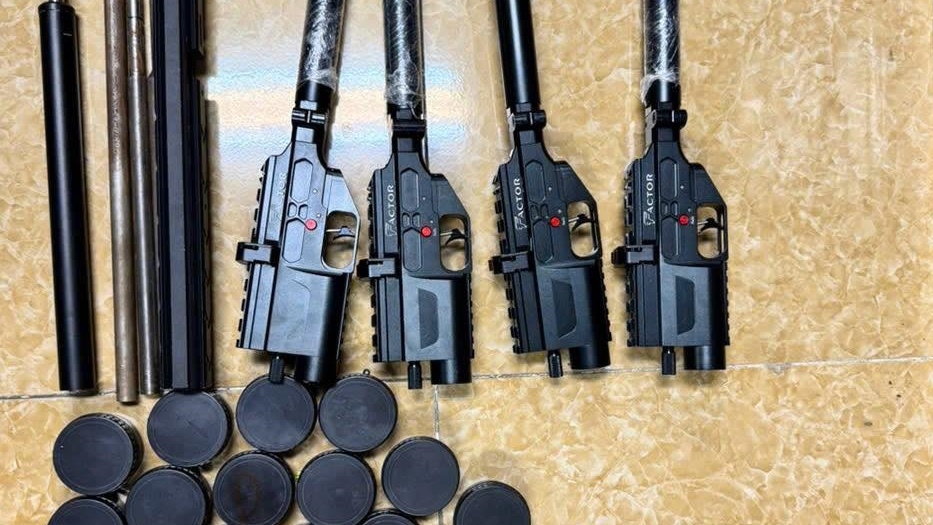 Các loại súng quân dụng trong đường dây.