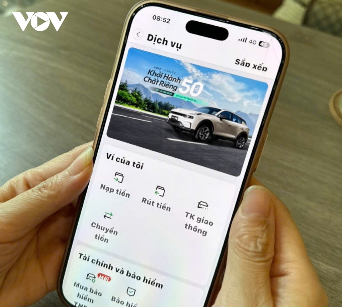 Từ ngày 1/10/2025, chủ xe ô tô phải thực hiện chuyển đổi tài khoản thu phí đang sử dụng hiện nay sang tài khoản giao thông kết nối phương tiện thanh toán không dùng tiền mặt. Nếu không thực hiện, phương tiện sẽ không lưu thông được qua trạm thu phí.