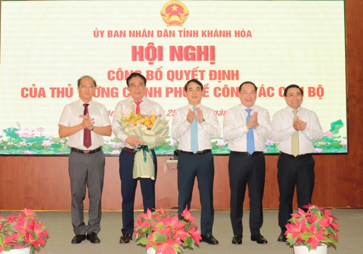 Tập thể Thường trực Tỉnh ủy Khánh Hòa