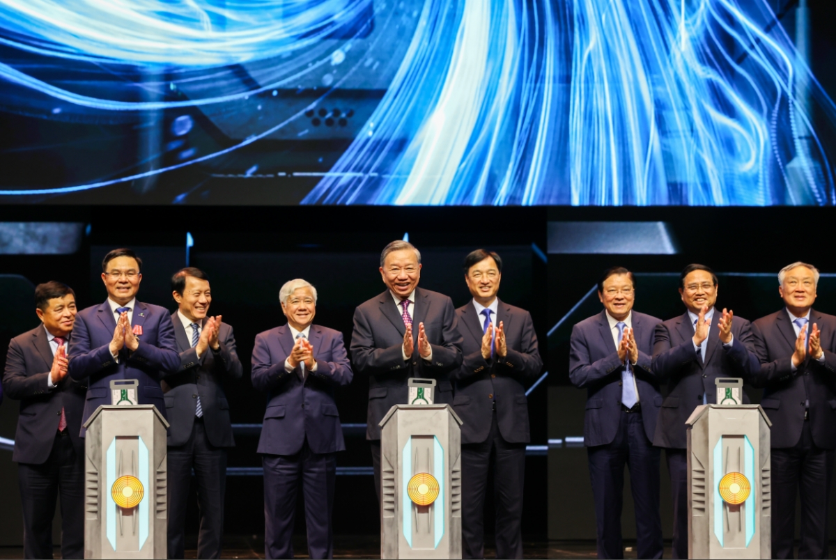 Dưới sự chứng kiến của Tổng Bí thư Tô Lâm, Thủ tướng Phạm Minh Chính cùng các đồng chí Lãnh đạo Đảng, Nhà nước, Tập đoàn Công nghiệp - Năng lượng Quốc gia Việt Nam đã khởi động chương trình STEM Innovation Petrovietnam